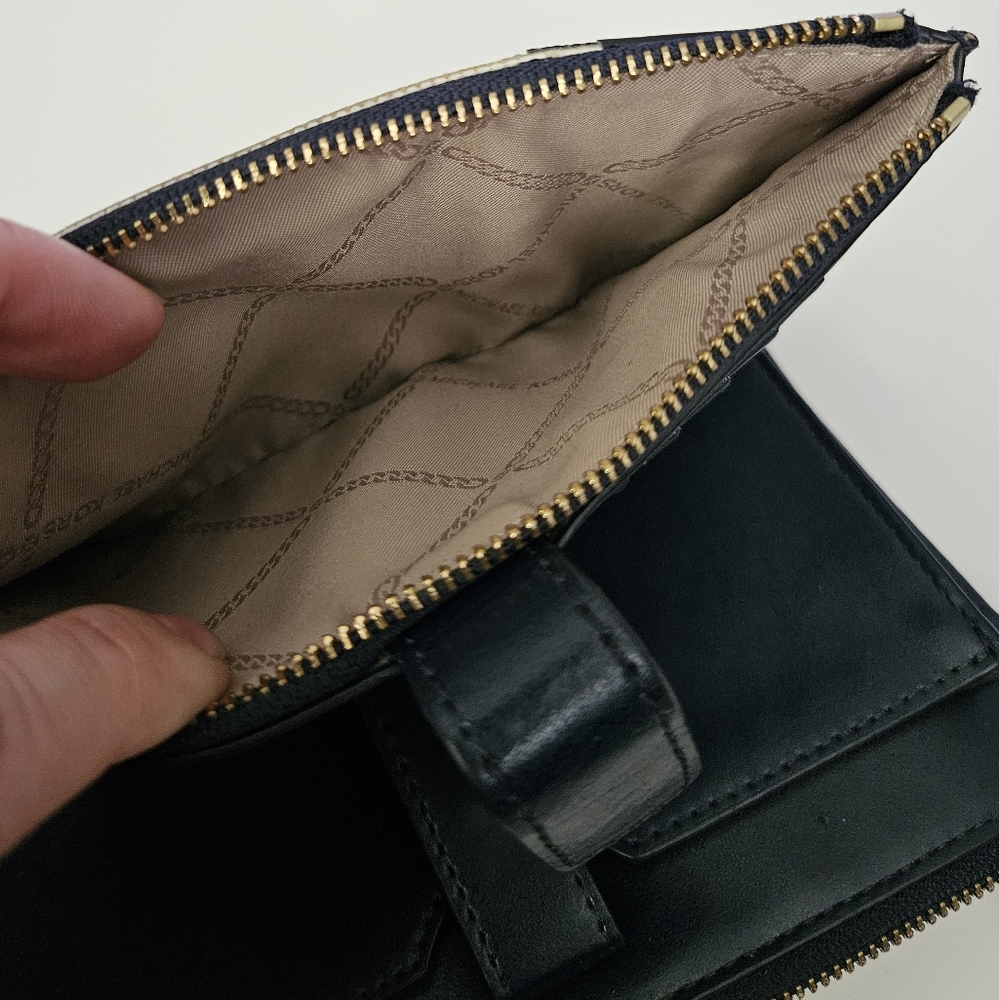 Michael Kors Large Ombré Wristlet - Picture 11 of 16